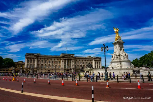 Buckingham Palace: From Private Residence to Public Attraction - 1993 - 2