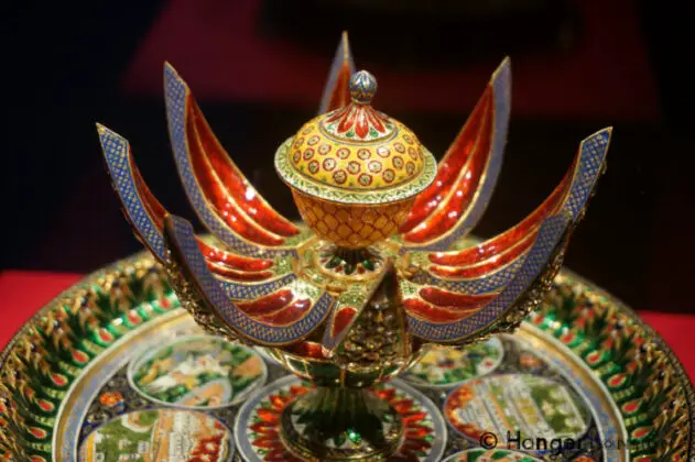 Enameleld Gold red, green yellow pearls, diamonds elephant figurines yali hindu faith form the stand. A Gift from RAm Singh II Maharaja of Jaipur. 1876 Normally these would have held rose water the design incorporates the Chandra Mahal and Amber Fort in Jaipur.