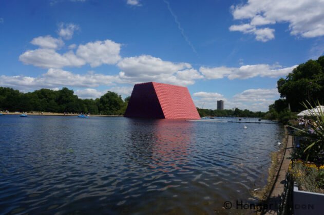 Alien structure in Hyde Park - 600 tonne Trapezoidal - The London Mastaba 2