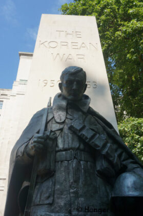 29th August 1950: Korean War London Monument 2