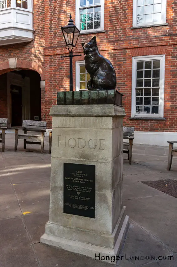 Dr Johnson cat statue opposite 17 Gough Square EC4A 3DE