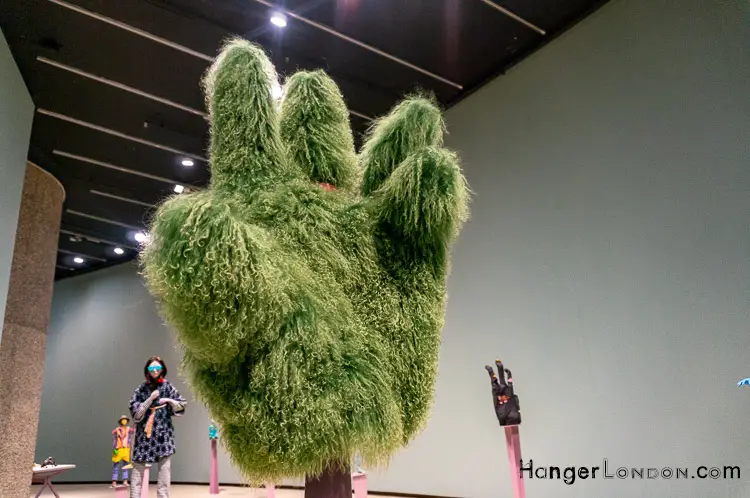 Francis Upritchard Sculptured Art - Wetwang Slack 2 Curve Gallery Barbican France Upritchard Green Muppet Hand 2018