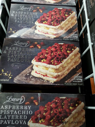 The Christmas Packaging the Pops! 6 Raspberry pavlova Iceland