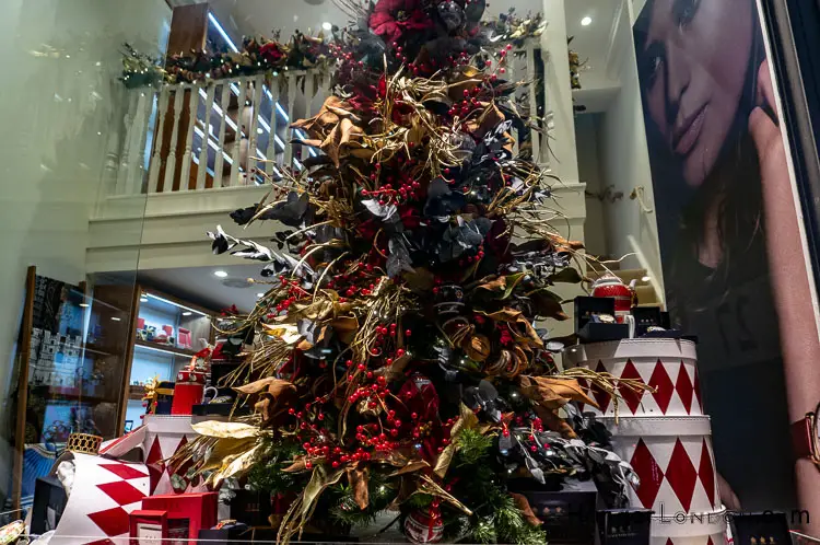 The Royal Exchange, the incredible history from LIFFE Trading floor to Boutique luxury 20 Halcyon Days Royal Exchange Boutiques Christmas display