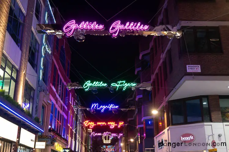 6 minutes that shook the world, the recording of Bohemian Rhapsody 5 neon words Gallileo