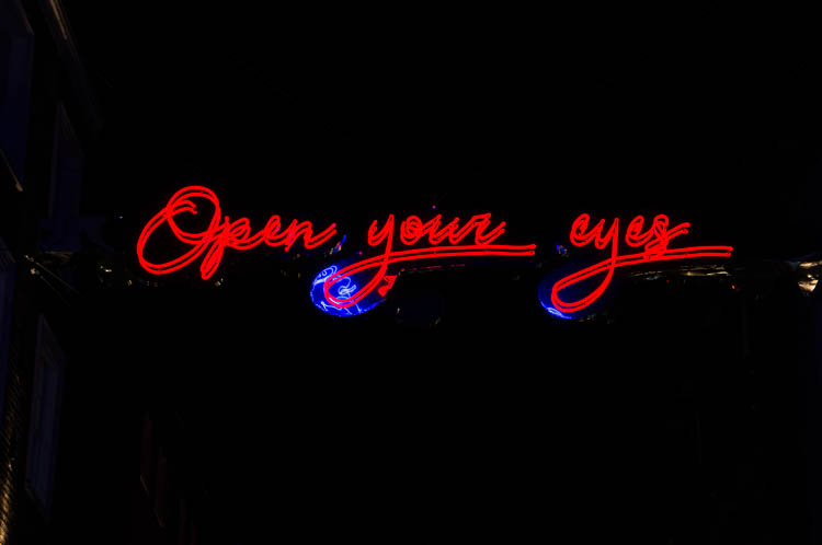 6 minutes that shook the world, the recording of Bohemian Rhapsody 6 open your eyes neon lyrics