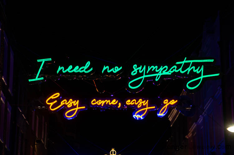 6 minutes that shook the world, the recording of Bohemian Rhapsody 3 neon words I need no sympathy , easy come easy go