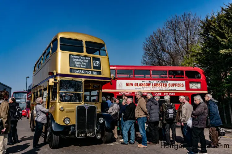 A gold RT with a queue of passengers