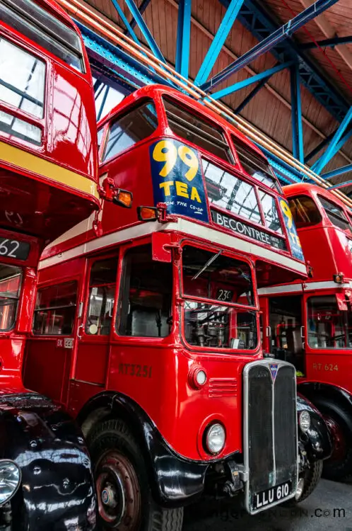 Londons Transport Page 44 RT buse in the garage