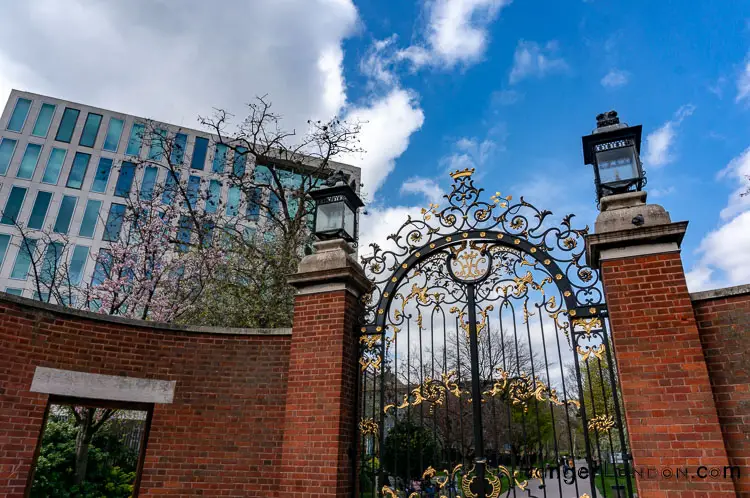 Kensington High street Entrance to Holland Park