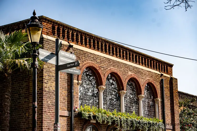 The Untold Story of Holland Park: A History Beyond the Crown 27 The restaurant Belvedere behind the traditional architecture