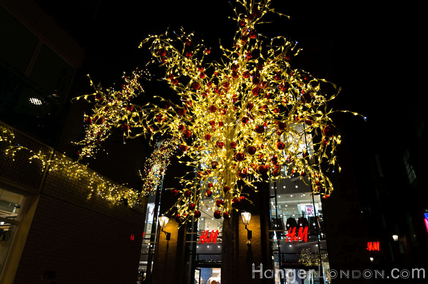 A Festive Farewell: London's Last Christmas Before Covid-19 35 Covent Garden street tree decoration
