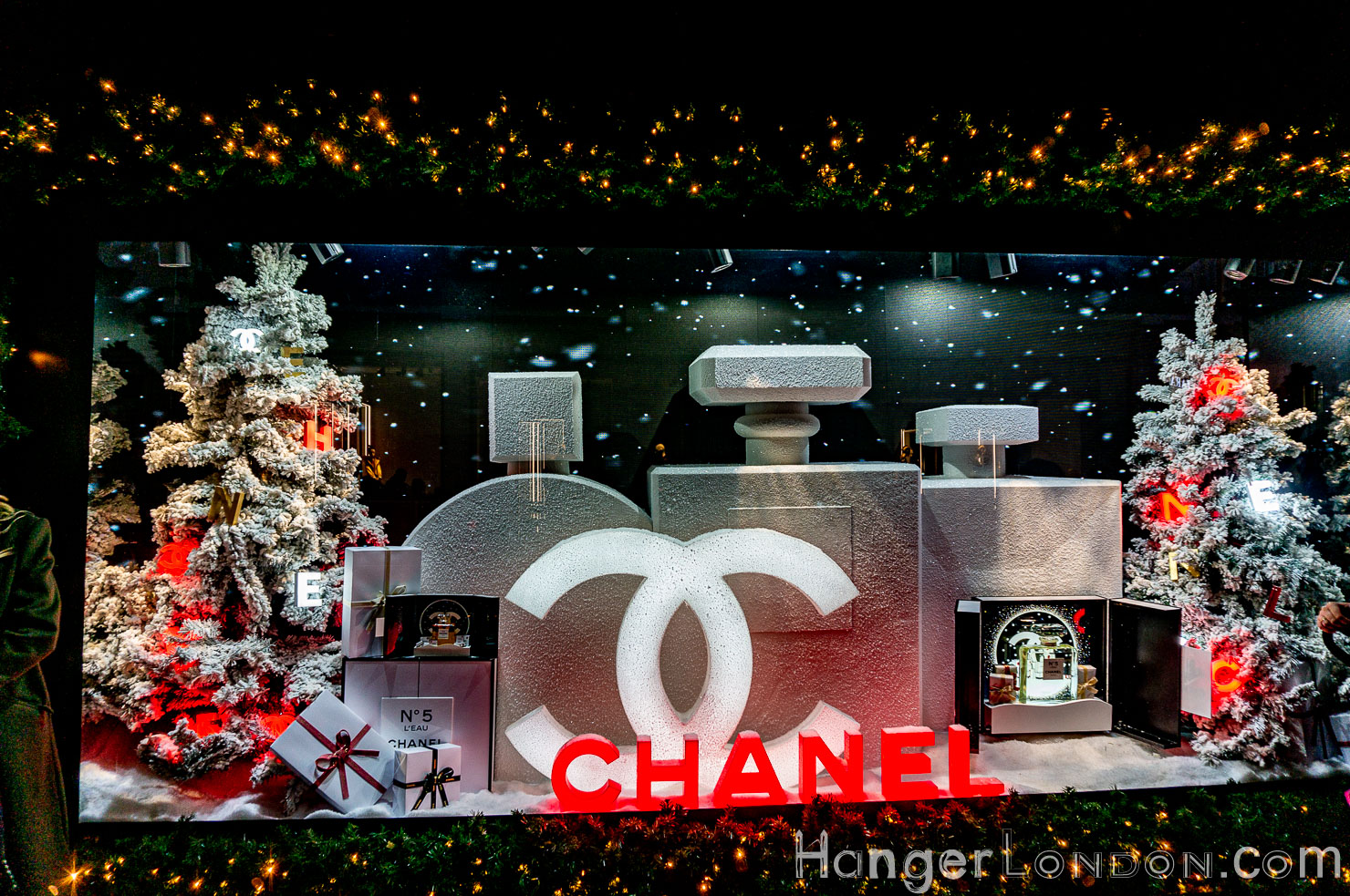 A Festive Farewell: London's Last Christmas Before Covid-19 23 Harrods Chanel Window